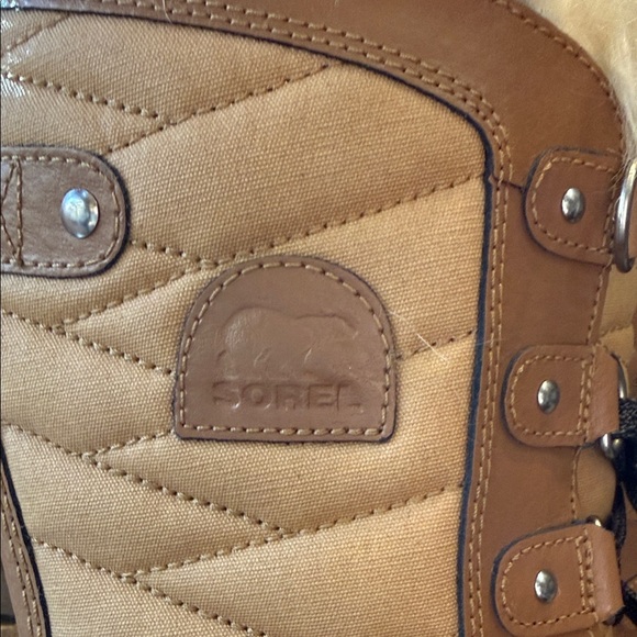 Sorel Tofino Tan and Black Winter Boots with Fur Trim
